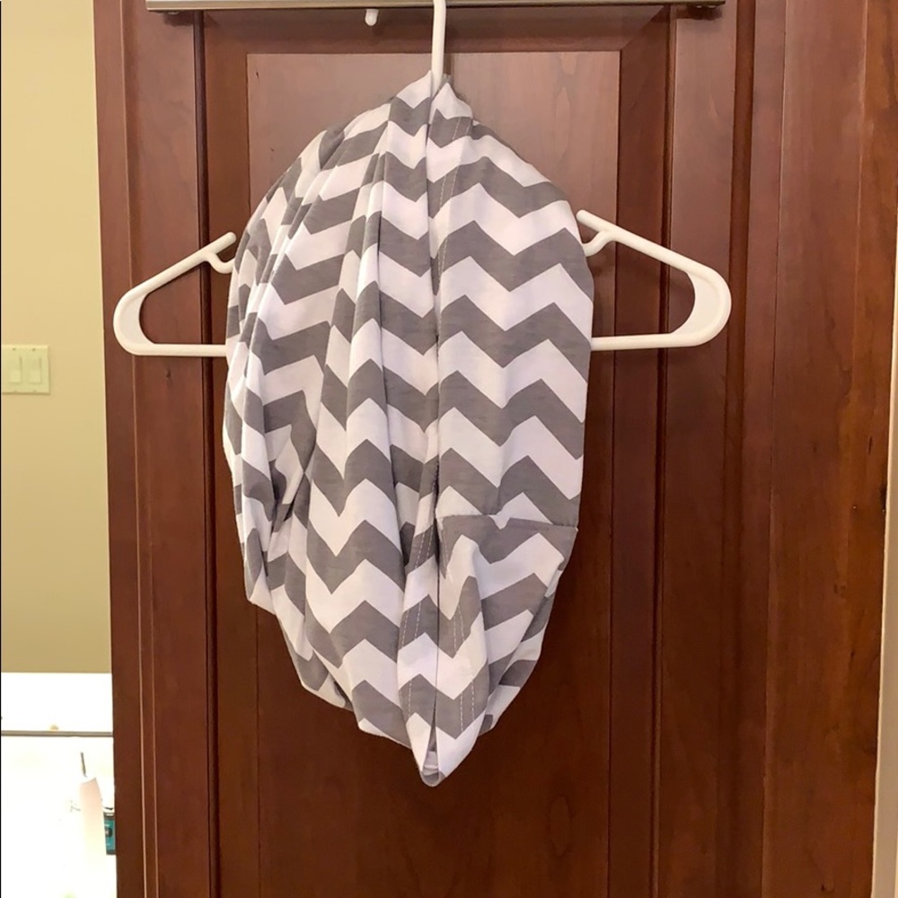 Itzy Ritzy nursing scarf
